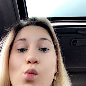 Meet your Posher, Alyssa